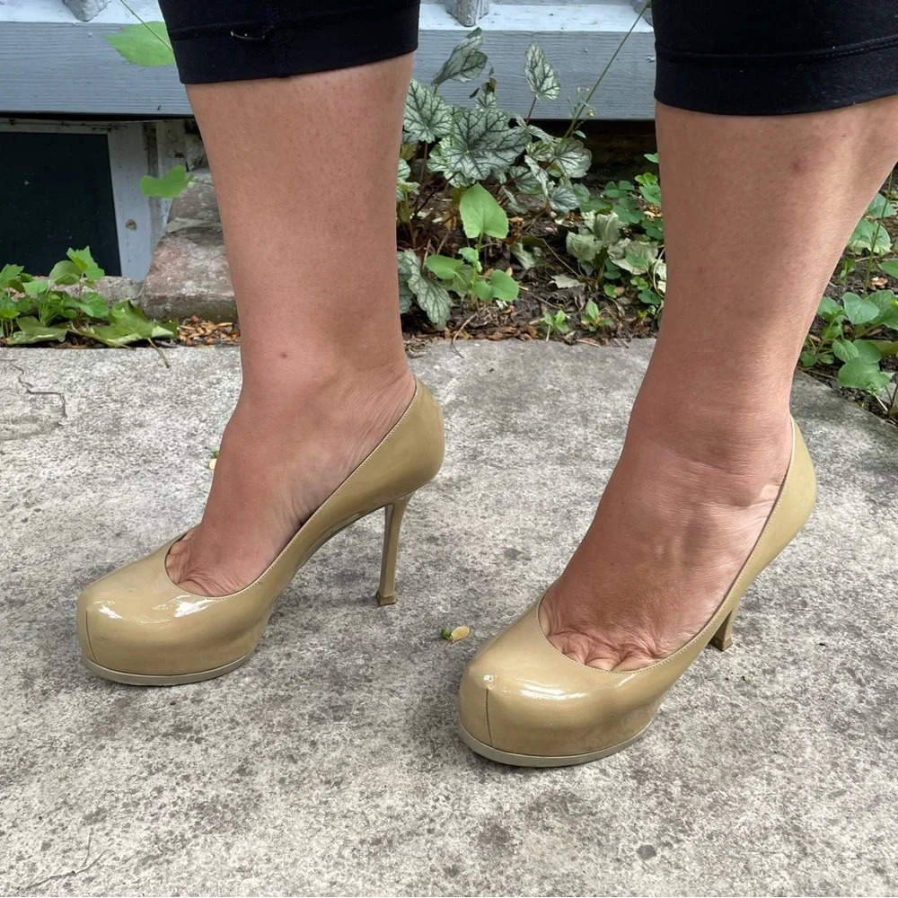 YSL  Saint Laurent Tribtoo Taupe Leather Pumps, size 37.5